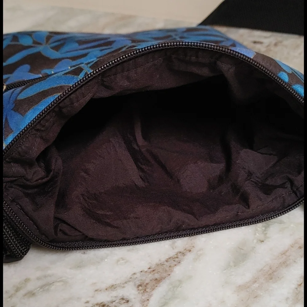 N/A padded tote